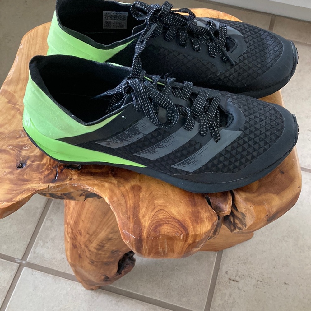 Adidas cloud foam non skid Boys shoe